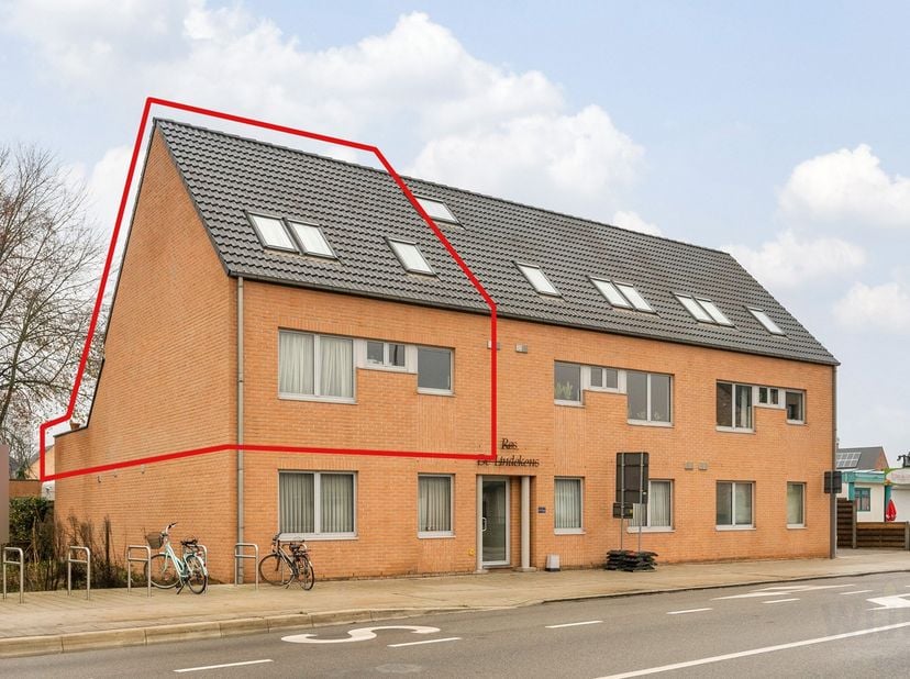 TE KOOP: Mooi duplex appartement met ruim terras, garage en twee slaapkamers in het charmante Grobbendonk.&lt;br /&gt;
&lt;br /&gt;
Dit eigentijds appartement met