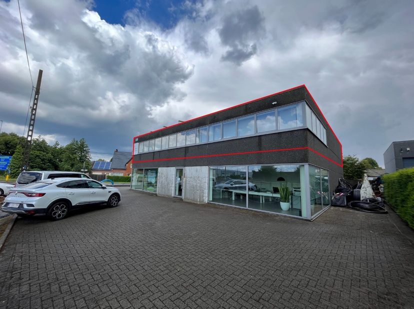 Langsheen de N60, ter hoogte van de afrit &#039;Asper&#039; vinden we deze eigentijdse, energiezuinige kantoorruimte op de eerste verdieping.&lt;br /&gt;
Via de afzon