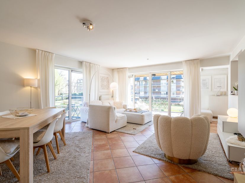 WATERLOO. Cap-Sud vous propose un magnifique appartement situé proche des écoles, du centre et des grands axes. Il est composé dun hall dentrée, un WC