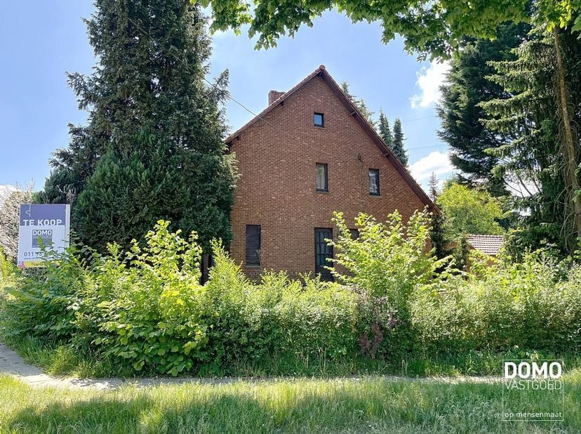 Interesse in deze grond? Surf naar onze website www.domovastgoed.be voor meer info.&lt;br /&gt;
Dit project biedt zowel de mogelijkheid om de woning volledi