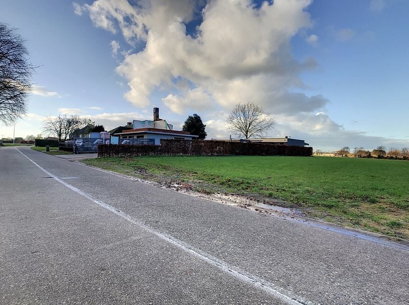 Specificaties van deze bouwgrond:&lt;br /&gt;
- linkse lot 7A VERKOCHT ONDER VOORWAARDEN&lt;br /&gt;
- rechtse lot 7B circa 546 m²&lt;br /&gt;
- straatbreedte perceel c
