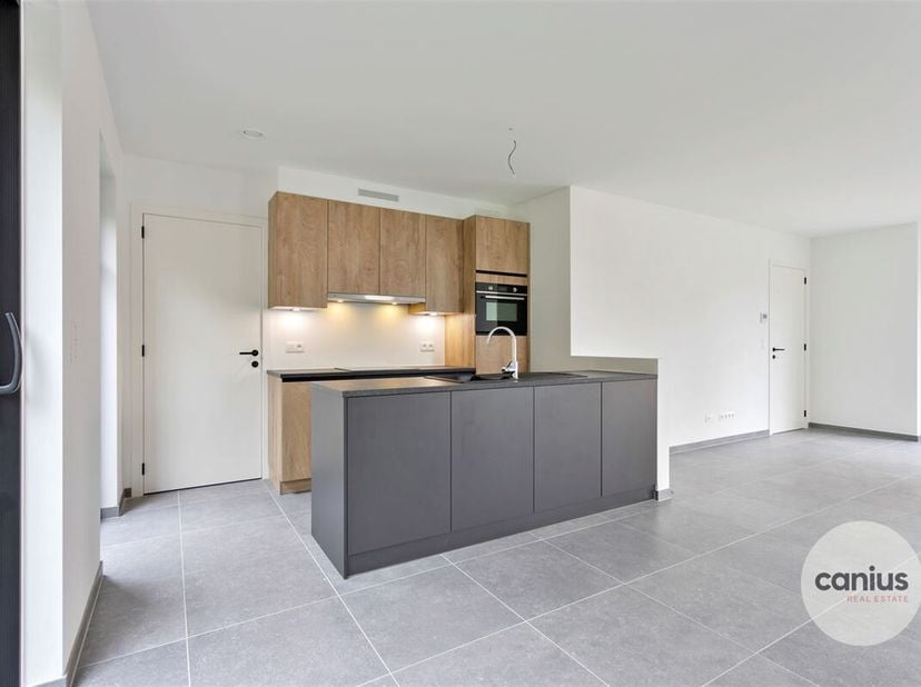 LANDELIJK &amp; ENERGIEZUINIGE HOB MET 3 SLKS &amp; TUIN&lt;br /&gt;
In een rustige en groene omgeving te Kozen, deelgemeente van Nieuwerkerken treffen wij deze ene