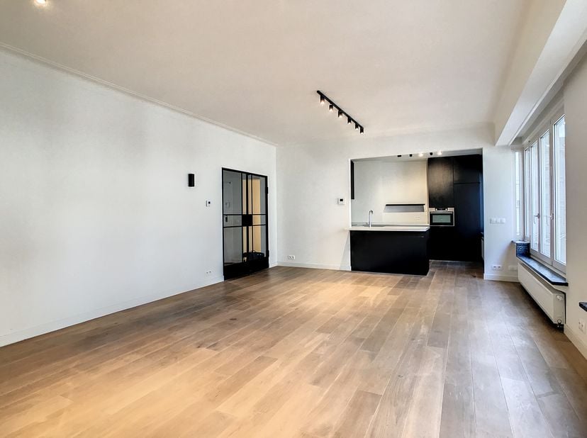 Cet appartement d&#039;environ 120 m² à louer est situé dans un emplacement privilégié au cur d&#039;Anvers. Très central et à proximité de la Groenplaats. Vous