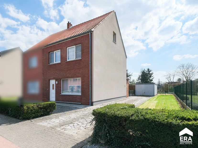 Woning met 3 slaapkamers met een bewoonbare oppervlakte van 165 m² op ruim perceel vlakbij Zonhoven centrum.Voor meer informatie ga naar https://www.e