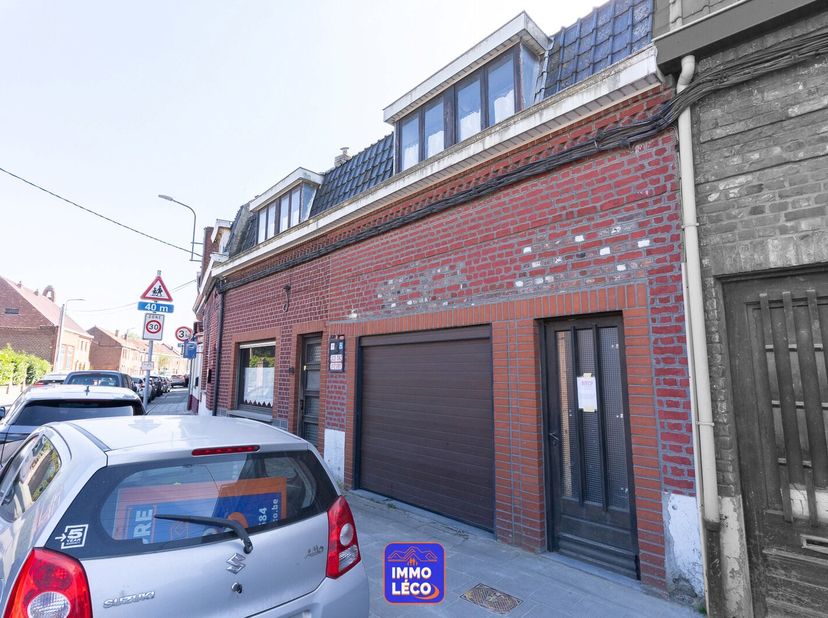 Deux maisons à rénover avec jardin, offrant un excellent potentiel, dans le village d&#039;Herseaux-Ballons ! Idéal pour investisseurs et composés comme su