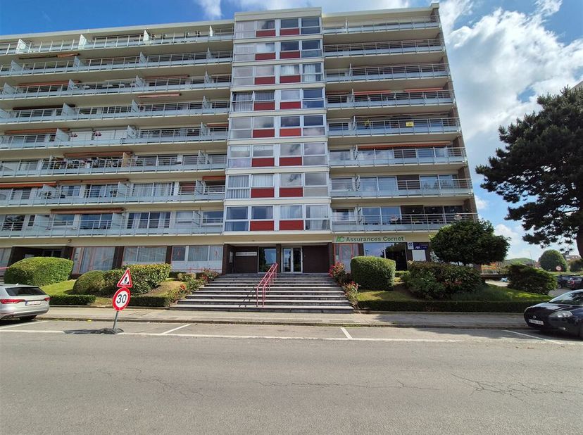 Magnifique appartement fraichement rénové situé au 3ème étage d&#039;une copropriété dans le centre de La Louvière à proximités de toutes les commodités et