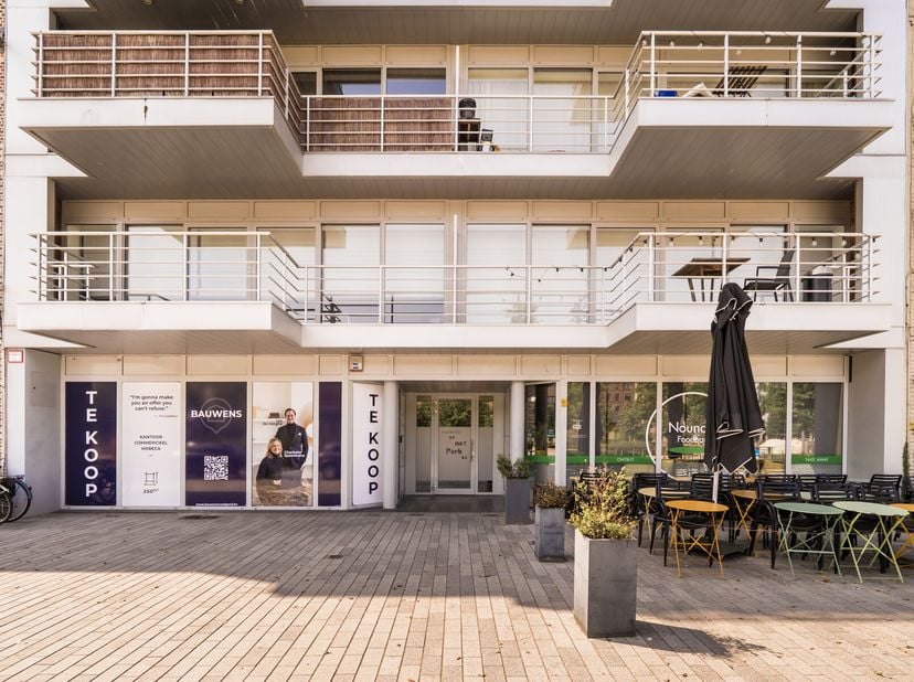 Op zoek naar een veelzijdige handelsruimte op een toplocatie? Dit is uw kans!Ligging:Deze instapklare handelsruimte bevindt zich in het bruisende groe