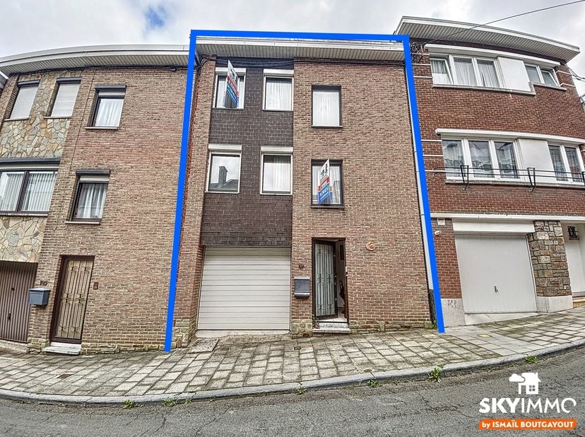 L&#039;agence  SKYIMMO vous propose cette charmante maison située sur  SERAING, ce bien est composé comme suit :&lt;br /&gt;
 RDC : Garage (16), Bureau (12), Toi
