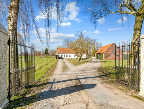                                         Hoeve te koop in Sint-Baafs-Vijve, € 695.000
