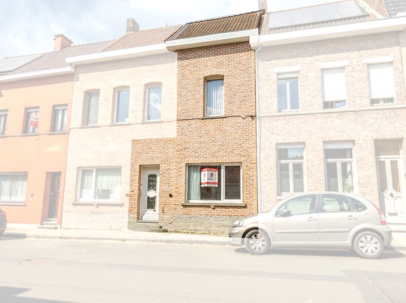Ontdek deze op te knappen woning vlakbij Heuleplaats. Dankzij de uitstekende ligging zijn voorzieningen steeds in de nabijheid van de woning terug te