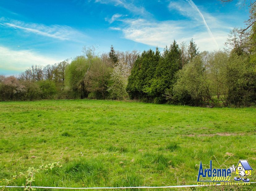 Beau grand terrain situé dans en zone de loisirs !