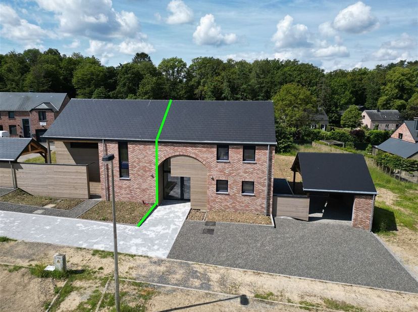 MCA Immobilier heeft voor jullie in de verkoop deze nieuwbouwwoning met 3 gevels, ideaal gelegen in een rustige residentiële wijk in Bomal gemeente Du