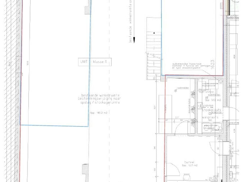 Het gelijkvloerse niveau heeft een oppervlakte van 175 m²; de verdiepingsvloer is meer dan 85 m² groot.&lt;br /&gt;
Het dak werd recentelijk geïsoleerd.&lt;br