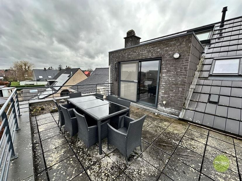 Instapklaar dakappartement met garage in Ginderbuiten&lt;br /&gt;
Ontdek dit instapklare dakappartement op de tweede verdieping, gelegen in een rustige stra