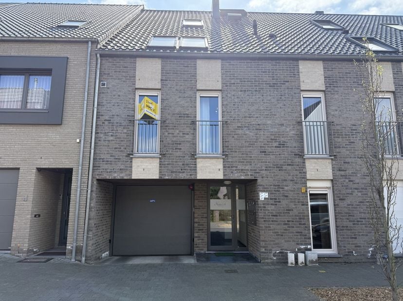 Dit appartement is gelegen op de eerste verdieping in Tessenderlo-Ham en biedt alle nodige voorzieningen.&lt;br /&gt;
Bij het binnenkomen betreed je de inko