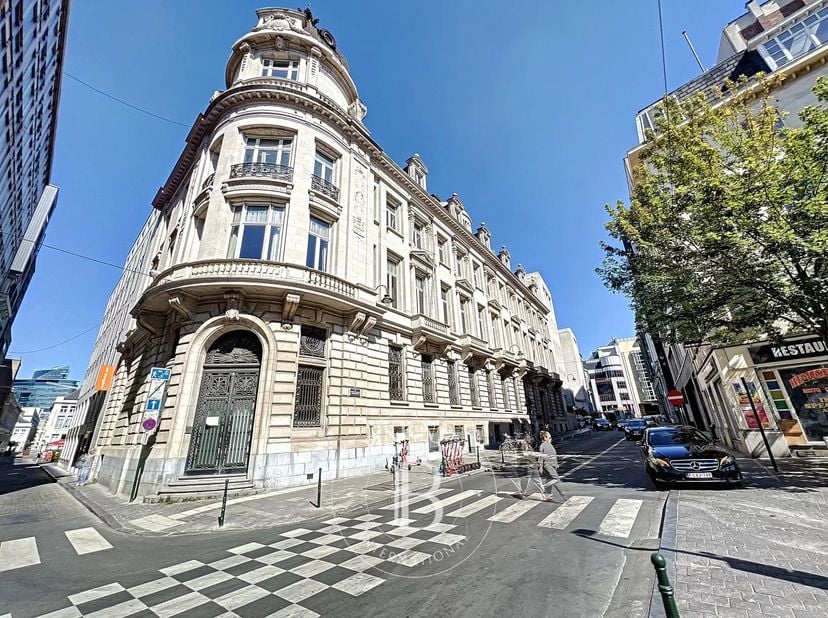 Brussel - Historisch centrum - Hoogwaardig gemeubileerd appartement, prachtig afgewerkt, gelegen op de tweede verdieping van een prachtig gerestaureer