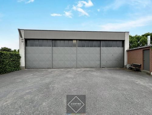                             Entrepôt sans bureau à louer à Roeselare

