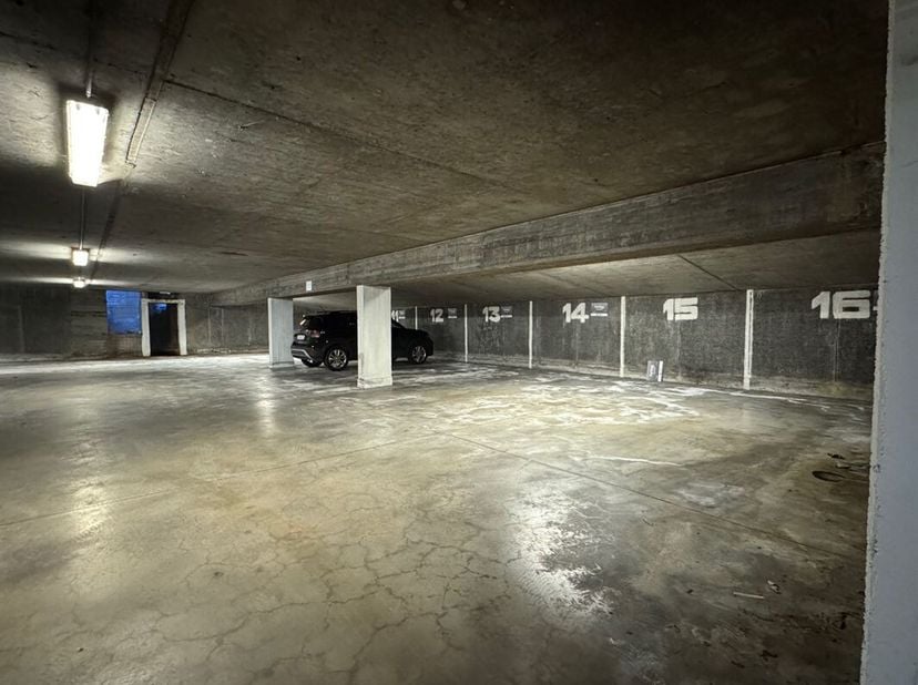 Garage à louer
                    à 9300 Aalst