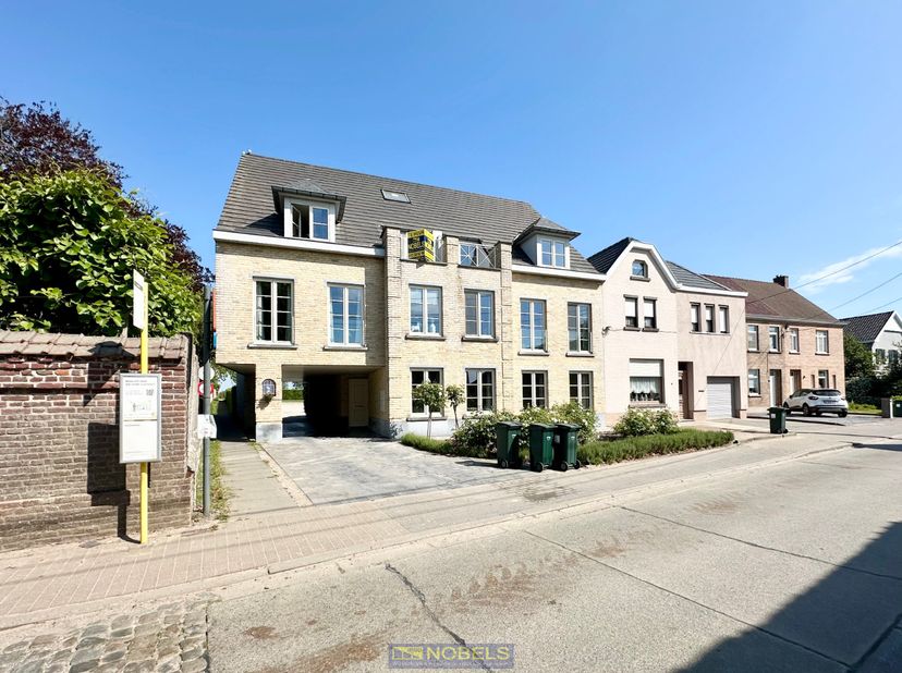 Te huur, instapklaar 2-slaapkamer duplexappartement in het landelijke Huise!&lt;br /&gt;
&lt;br /&gt;
Dit KWALITATIEF en RUIM DUPLEXAPPARTEMENT bevindt zich in de