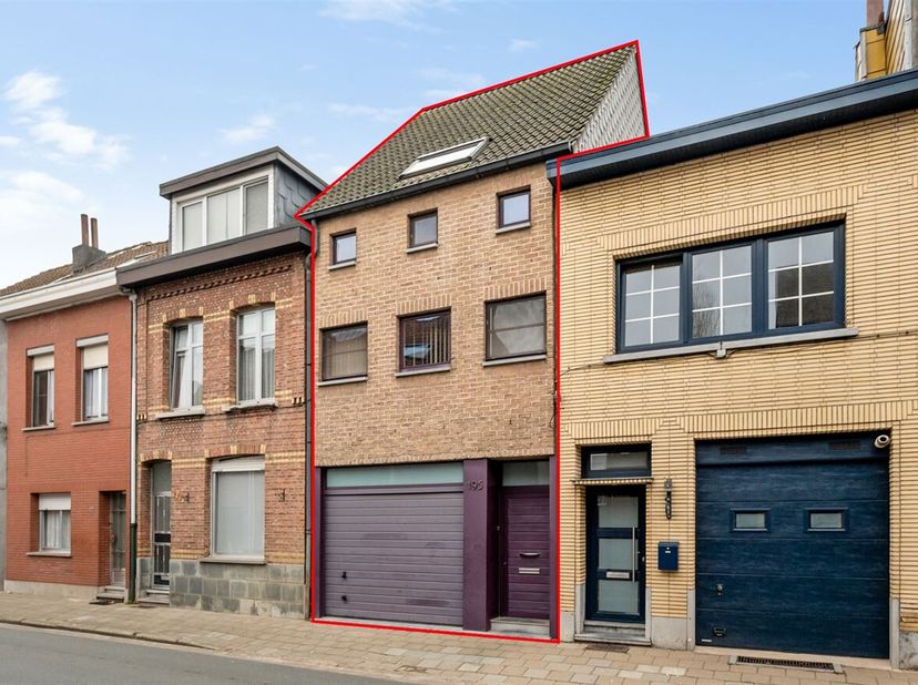 Deels gerenoveerde bel-etage woning (171m²) met 2 slaapkamers, tuin en garage te koop!&lt;br /&gt;
Ligging: Deze woning is gelegen aan de Lageweg in Hoboken