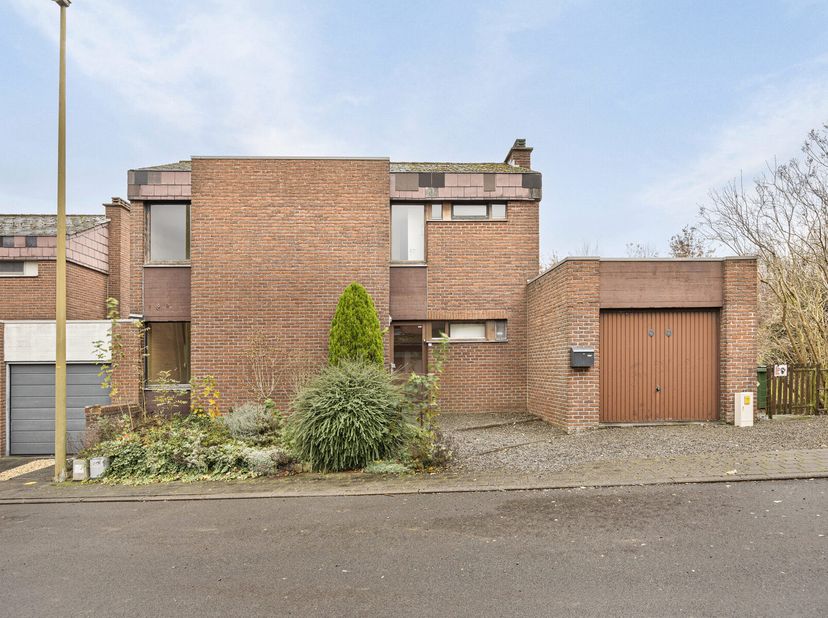 HEVERLEE - Située dans un cul-de-sac, dans un quartier calme entouré d&#039;une forêt, Nouckimmo vous propose cette maison à rénover à très haut potentiel