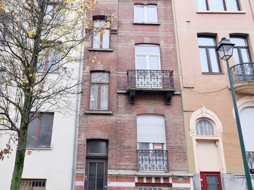 LAEKEN - REF : 6972787 : Dans un quartier calme de Laeken à proximité du Centre-ville, nous vous proposons cette maison à rénover avec beaucoup de pot