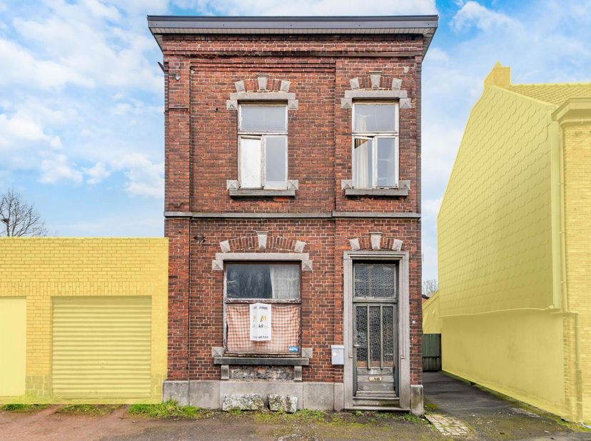 Actif Invest à le plaisir de vous présenter cet ensemble immobilier situé dans un quartier en pleine expansion de Dampremy, cette maison 4 façades pré