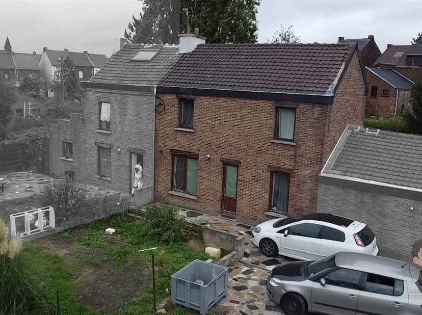 À VENDRE  Charmante maison à petit prix&lt;br /&gt;
Idéal pour un premier achat ou un investissement, cette maison cosy de plus de 100m² saura vous séduire