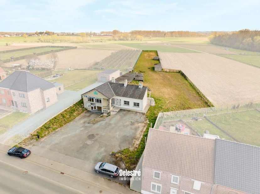 Multifunctionele eigendom, gelegen op een uitgestrekt perceel met een totale grond opp. van 47 a 45 ca en een bebouwde opp. van ca. 646 m² (190 m² won