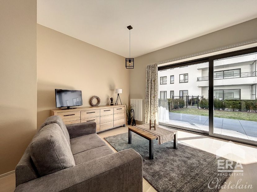 ERA CHÂTELAIN vous propose ce bel appartement entièrement meublé idéalement situé proche de toutes commodités à proximité du Ring et de l&#039;OTAN à Evere
