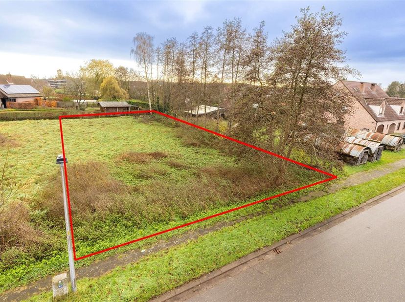 Bouwgrond voor OB van 8a91 op TOPlocatie te Lille &lt;br /&gt;
Ligging: De grond is rustig gelegen te Lille in een doodlopende kindvriendelijke straat met a