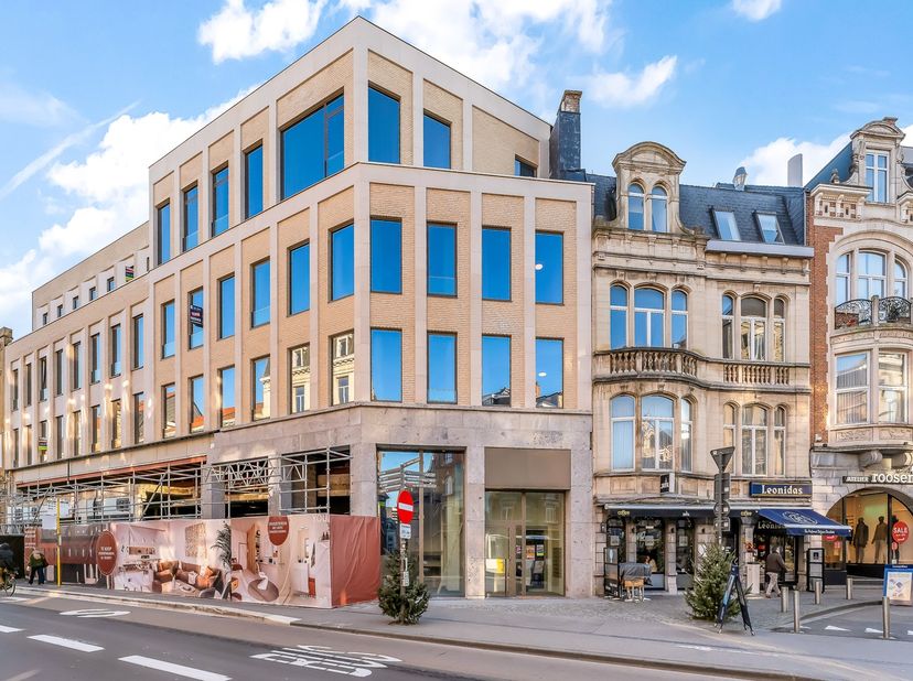 Op een schitterende locatie pal in het bruisende centrum van Leuven, op de Bondgenotenlaan, bevindt zich dit prachtige nieuwbouwproject &quot;YOU&quot;. U bevin