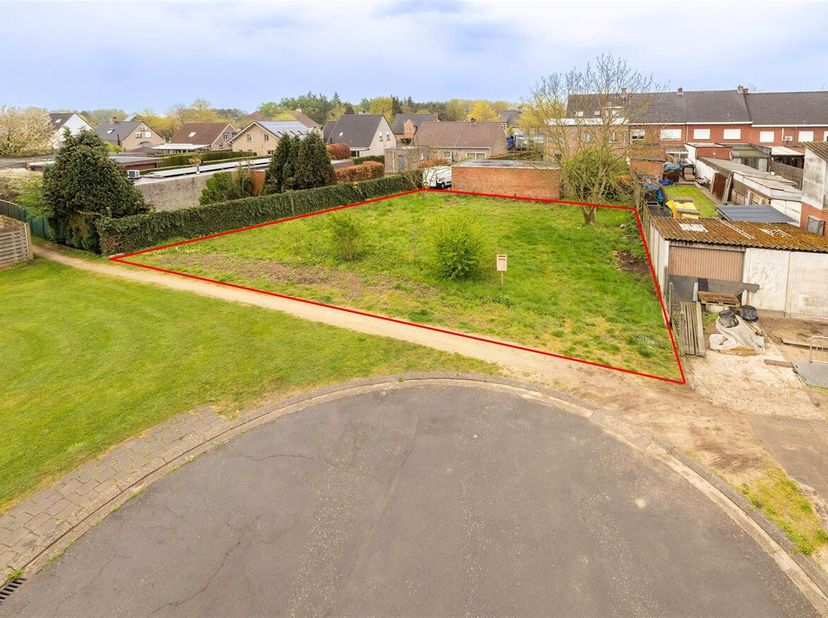 Bouwgrond van ca. 557m² voor een open bebouwing in doodlopende straat.&lt;br /&gt;
Ligging: Het perceel is gelegen in een rustige verkaveling aan het einde