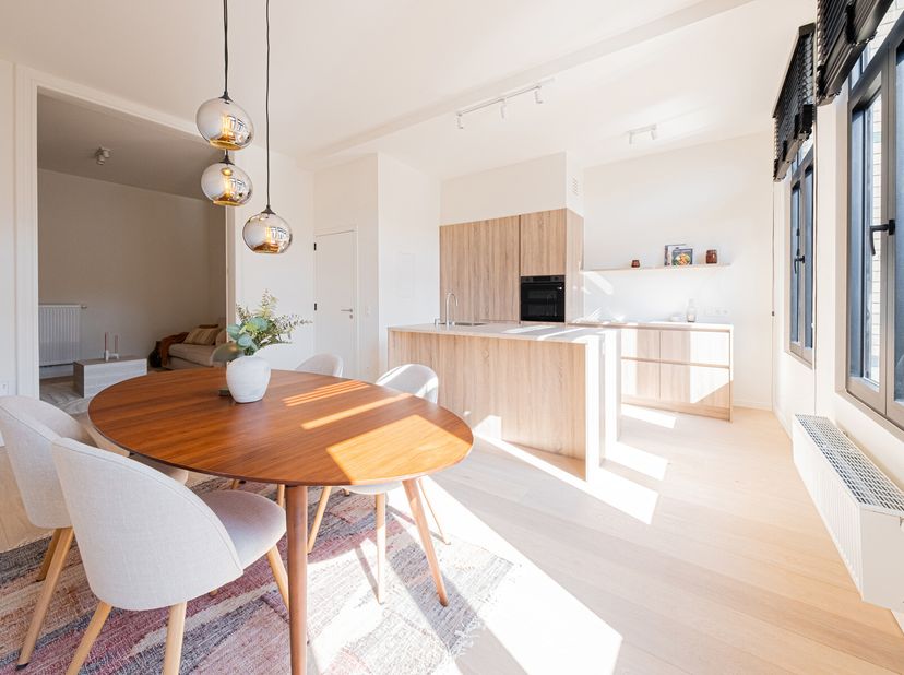 Stijlvol wonen in het hart van t Zuid met terras&lt;br /&gt;
Welkom in dit schitterend en instapklaar appartement, gelegen op een absolute toplocatie in het