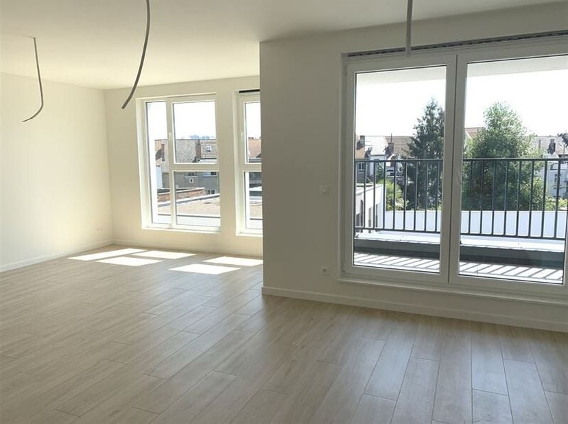 Quartier Bockstael, proche de toutes facilités,parc, transports, écoles et commerces, Bel appartement neuf MEUBLE, 1ère occupation de ±70m². Il compre