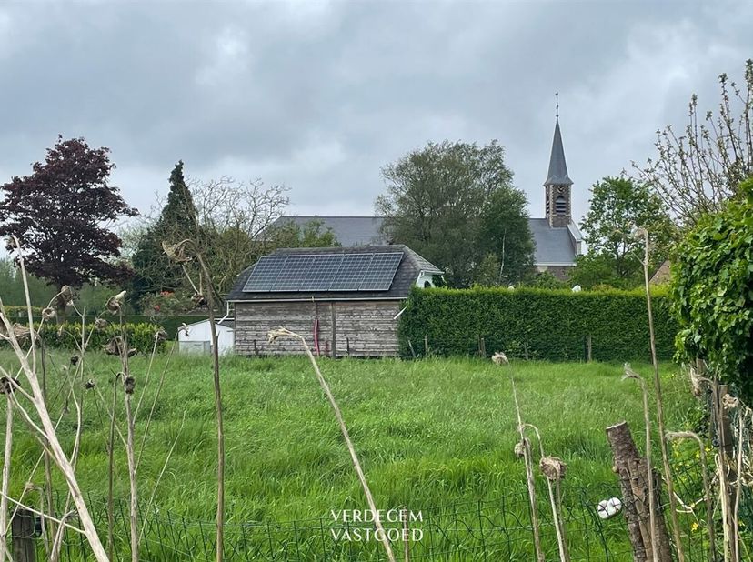Ligging&lt;br /&gt;
In het mooie Wippelgem, met weilanden als achterbuur, kerk en een prachtig kasteeldomein op wandelafstand.&lt;br /&gt;
De perfecte combinatie