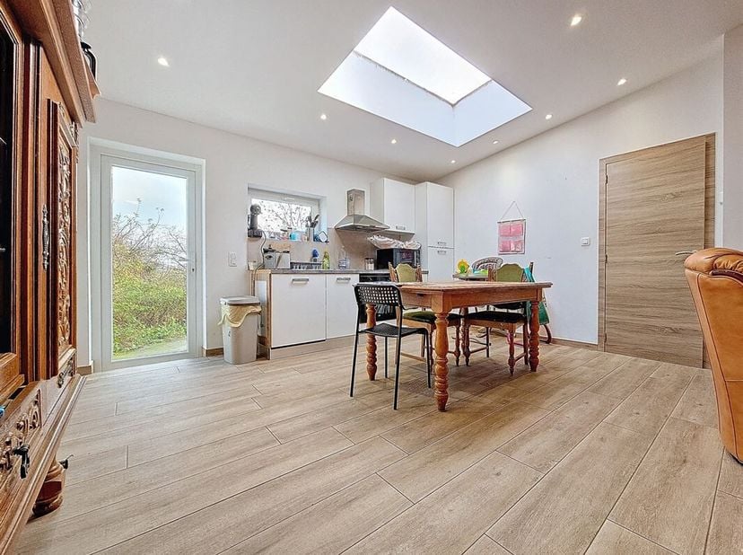 - SOUS OPTION - Prix: Offre à partir de 115.000 euros, frais d&#039;agence non inclus et à charge de l&#039;acquéreur.&lt;br /&gt;
Petite maison de plain-pied habitab