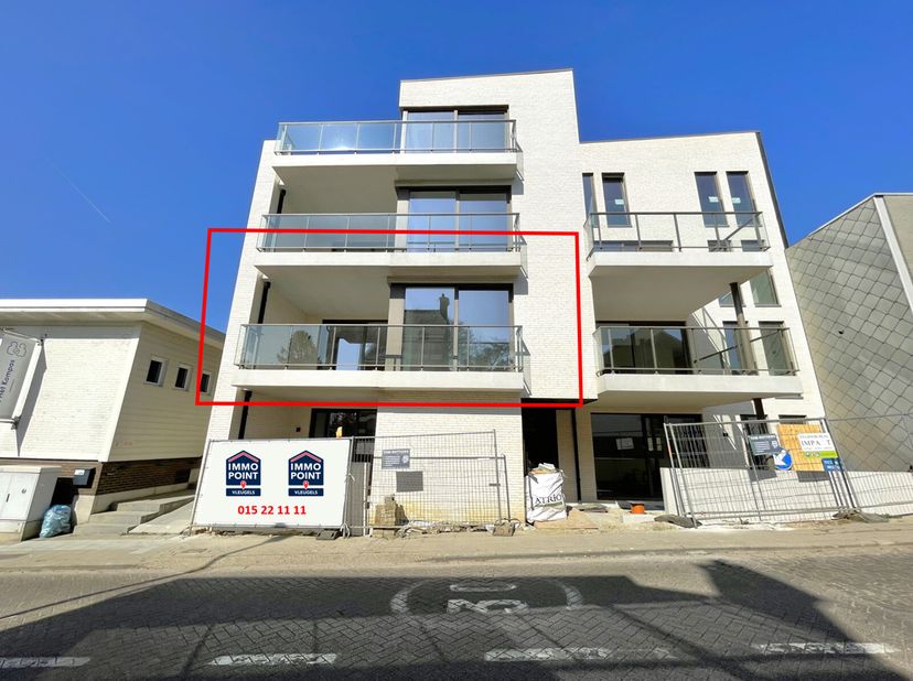 RESIDENTIE DE MONTY - EERSTE VERDIEPING&lt;br /&gt;
Inkomhal met gastentoilet. Lichtrijke leefruimte 41 m² met open keuken voorzien van ijskast, keramisch k