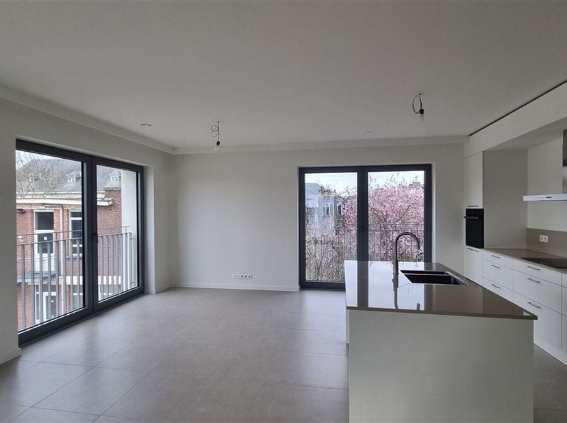In het gloednieuwe project Stadsterras, in centrum Mortsel, aan het park gelegen, vinden we dit volledig instapklare appartement.&lt;br /&gt;
Het appartemen