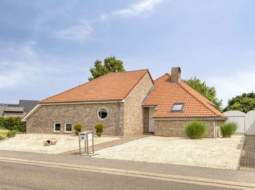 Ruime, vernieuwde woning met zwembad in rustige buurt van Beek (Bree)&lt;br /&gt;
Deze instapklare woning uit 1997 ligt in een rustige, kindvriendelijke str
