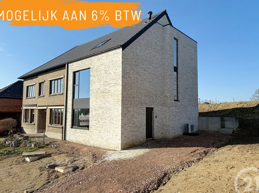 MOGELIJK AAN 6% BTW!!!&lt;br /&gt;
Deze woning van 188 m² heeft een inkomhal met gastentoilet, technische berging, 2 slaapkamers en badkamer op de gelijkvlo
