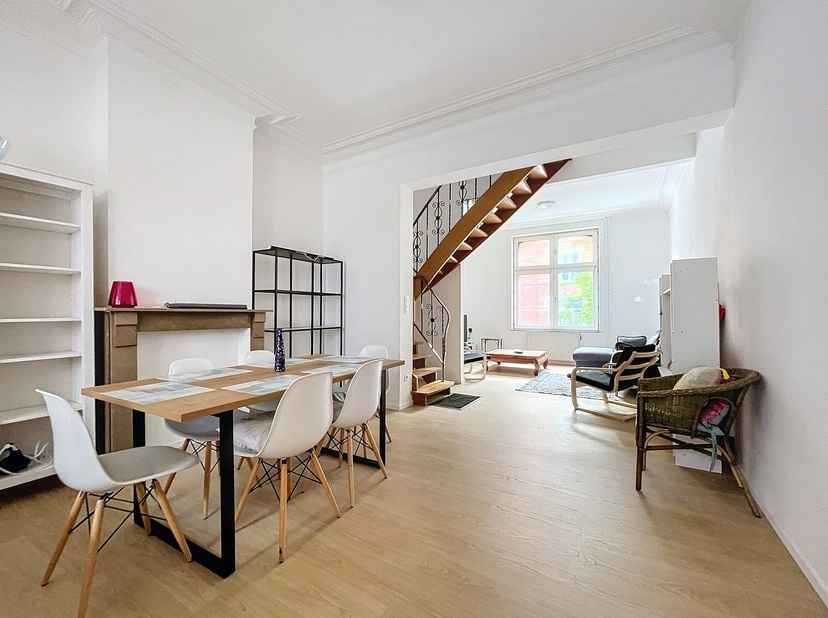 Offre à partir de 249.000euro. AD HOME vous propose cet immeuble mixte composé d&#039;un commerce à aménager et d&#039;une colocation pour 4 personnes entièreme