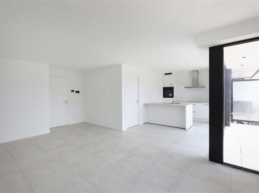 Volledig instapklaar nieuwbouwappartement (2slp) met zuid georiënteerd terras op derde verdieping!&lt;br /&gt;
Aankoop aan verlaagd BTW-tarief van 6% (ipv 2