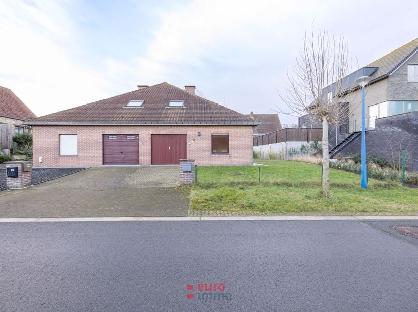 Vous êtes à la recherche d’une maison spacieuse à l’emplacement de vos rêves ? Ne cherchez plus, votre quête s’arrête ici !&lt;br /&gt;
&lt;br /&gt;
Cette villa s