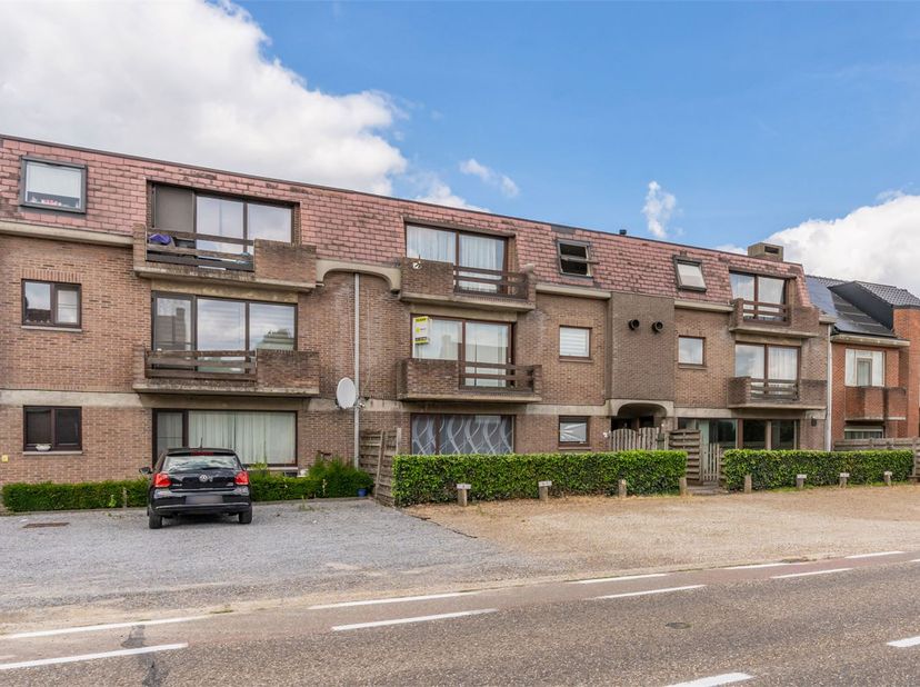 IDEALIS VASTGOED – OP TE FRISSEN APPARTEMENT MET 2 SLAAPKAMERS, LICHTRIJKE LEEFRUIMTE EN INPANDIGE GARAGE OP EEN UITERST GUNSTIGE LOCATIE IN HARTJE BO