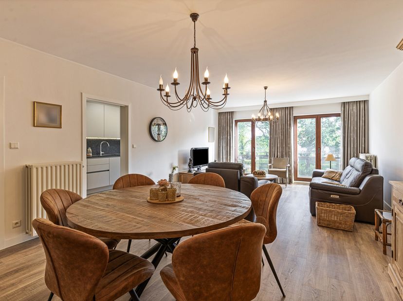 Dans la Westlaan à Roeselare, nous trouvons cet appartement bien entretenu. L&#039;appartement de 113 m² a été entièrement rénové il y a quelques années, v