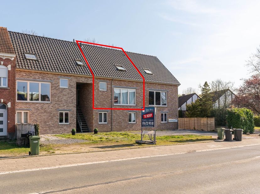 Op zoek naar een gunstig gelegen 2-slaapkamerappartement met ruim terras, parkeerplaats en (tuin)berging? Dan is dit zeker een kijkje waard.Op het 1e