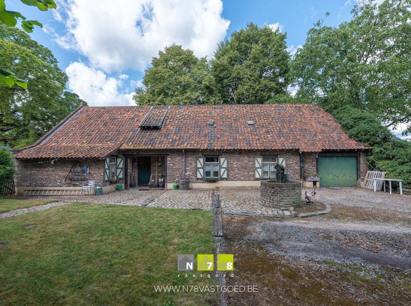 AUTHENTIEKE HOEVE MET 3 SLAAPKAMERS OP EEN RIANT PERCEEL VAN 33A9CA TE KINROOI&lt;br /&gt;
ADRES&lt;br /&gt;
- Zielderveld 13, 3640 Kinrooi.&lt;br /&gt;
TROEVEN&lt;br /&gt;
-