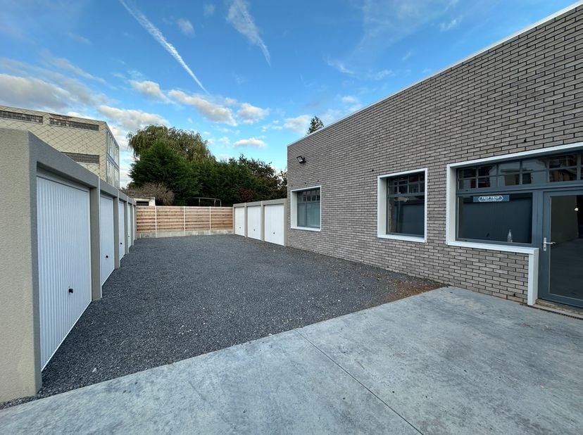 Garage à vendre
                    à 8700 Tielt