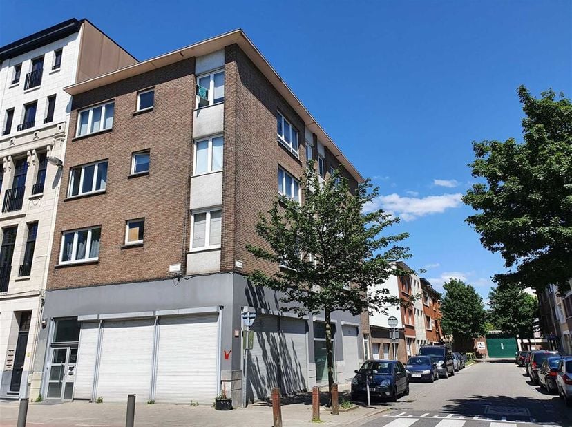 Xaveriusstraat : op wandelafstand Rivierenhof. Dit appartement op de derde verdieping bevindt zich tegelijk dicht bij de stad (de Roma, Turnhoutsebaan